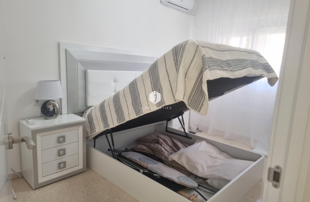 Resale - Apartment / flat -
Torrevieja - Playa de los Locos