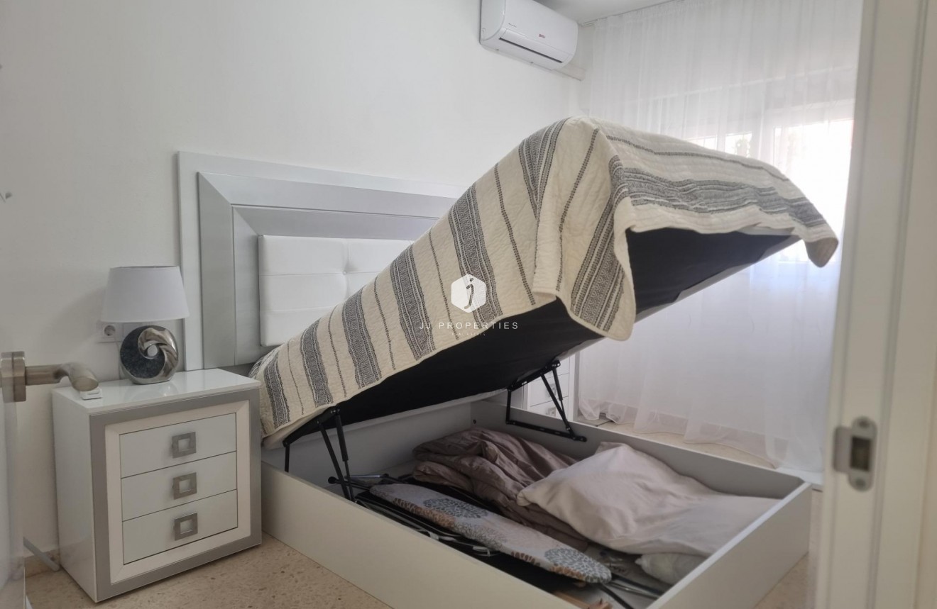 Resale - Apartment / flat -
Torrevieja - Playa de los Locos