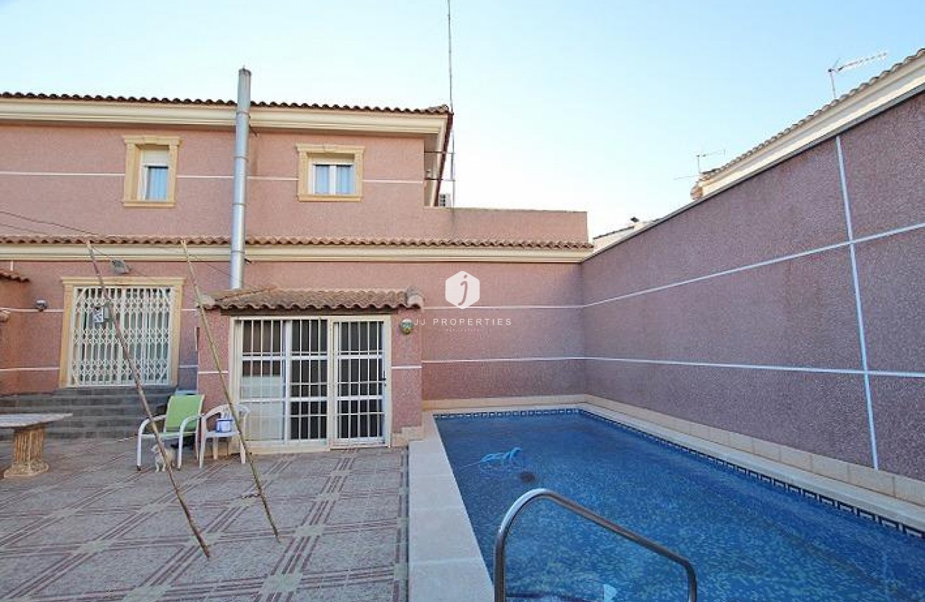 D'occasion - Villa -
Formentera del Segura - C- Cooperativa