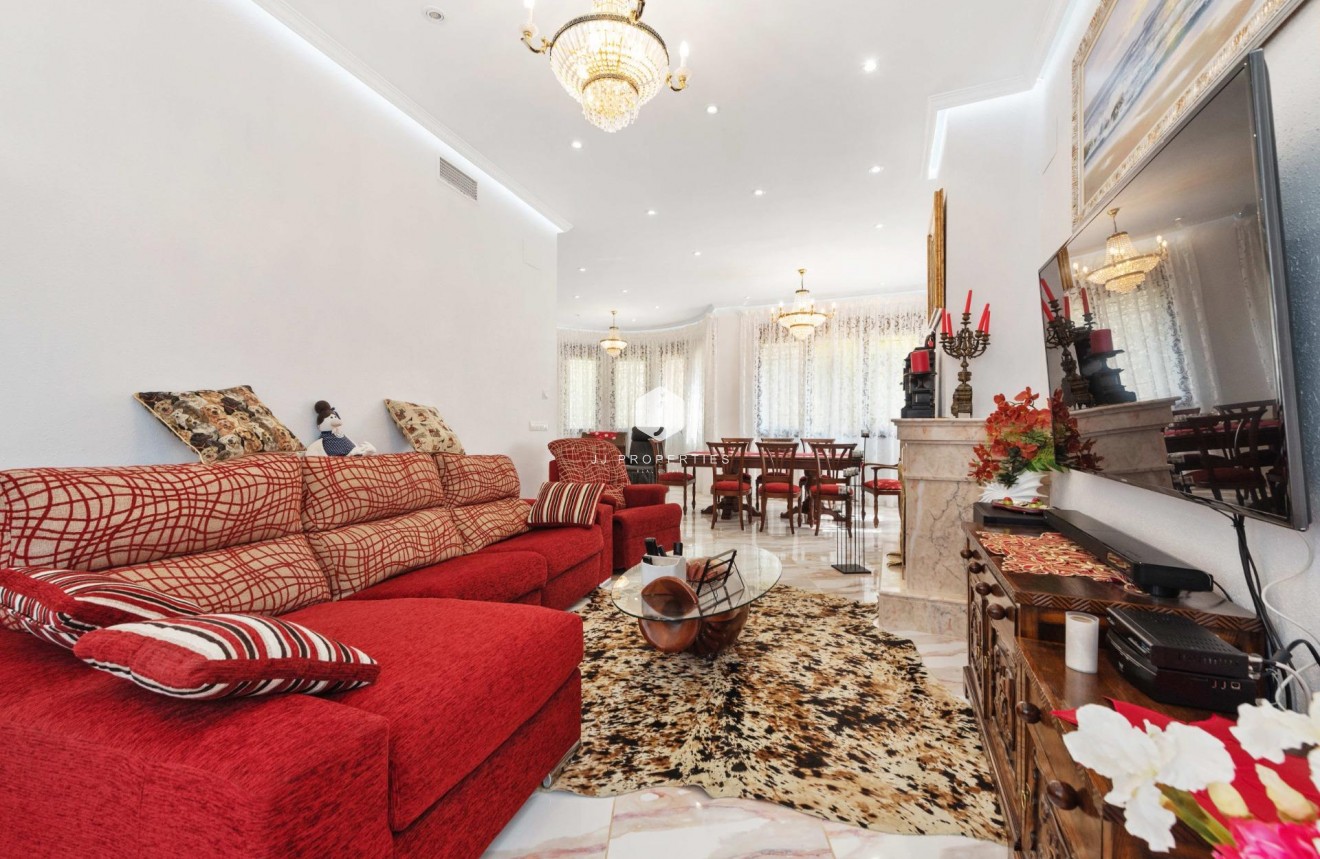 D'occasion - Villa -
Orihuela Costa - Costa Blanca