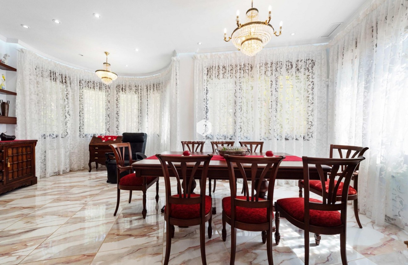 D'occasion - Villa -
Orihuela Costa - Costa Blanca