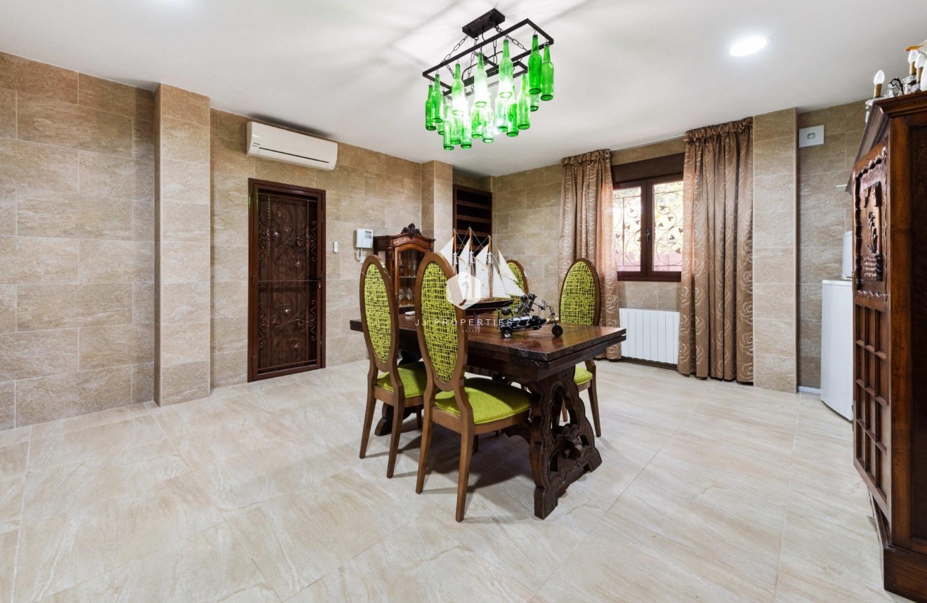 D'occasion - Villa -
Orihuela Costa - Costa Blanca