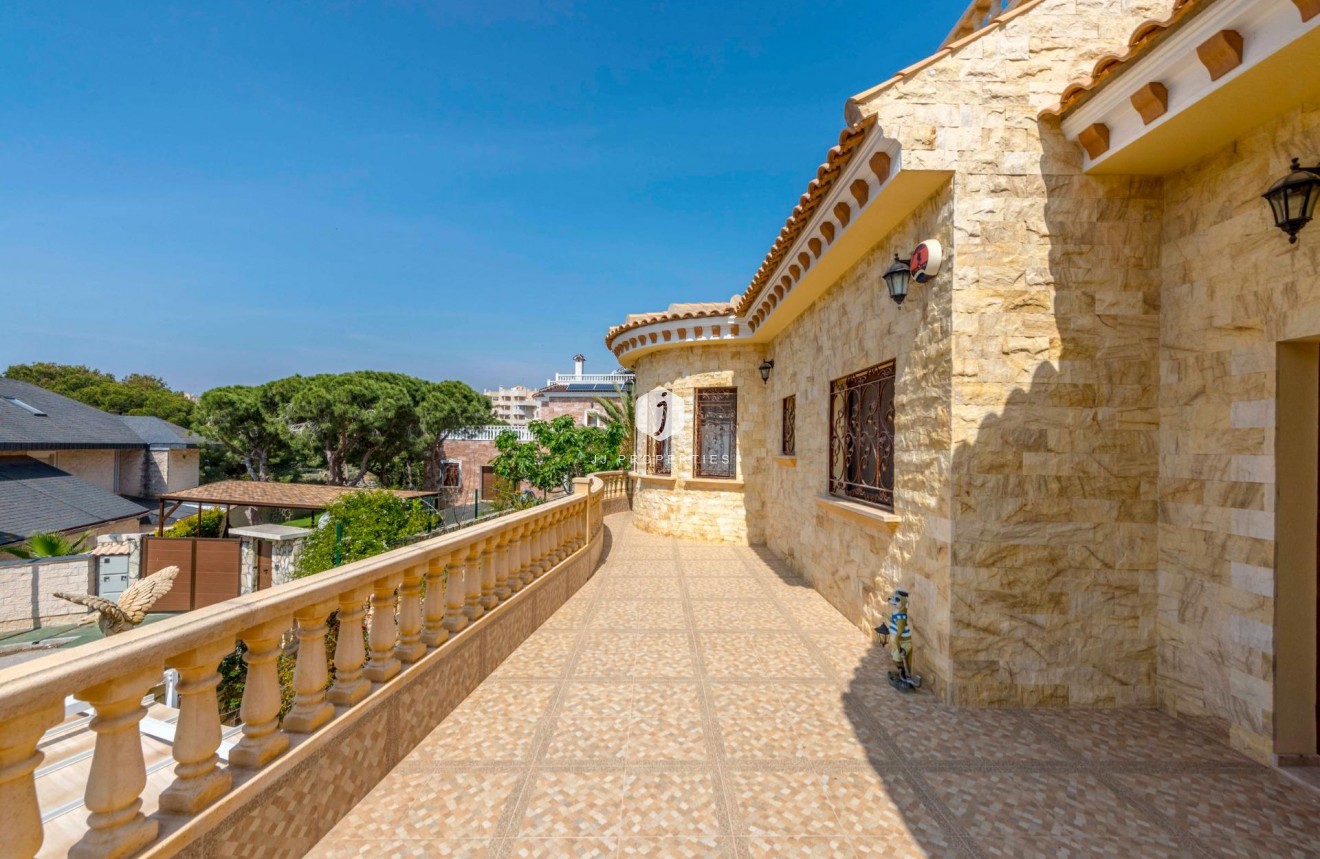 D'occasion - Villa -
Orihuela Costa - Costa Blanca