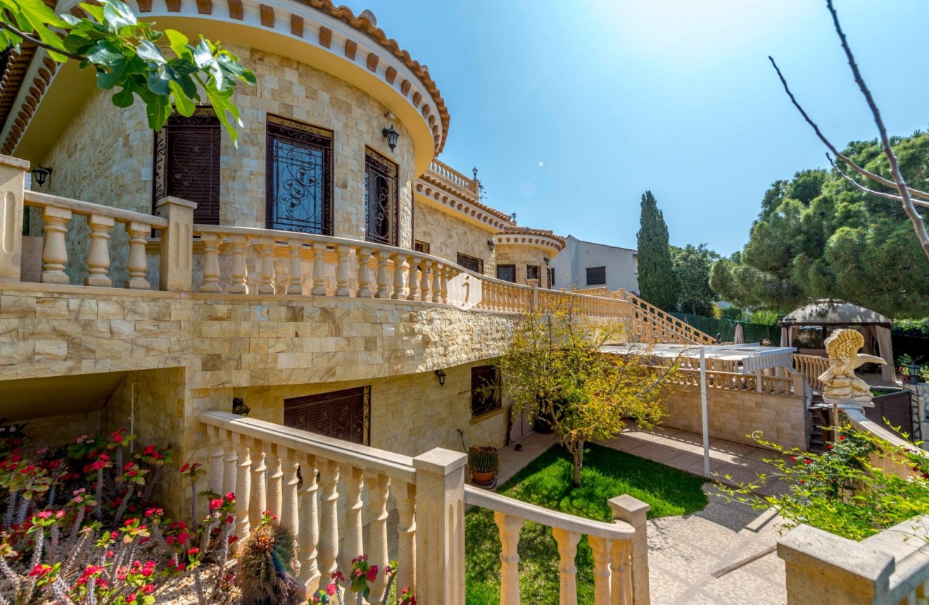 D'occasion - Villa -
Orihuela Costa - Costa Blanca