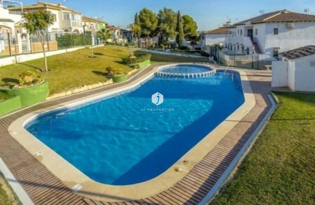 Resale - Bungalow -
Torrevieja - Los Balcones - Los Altos del Edén