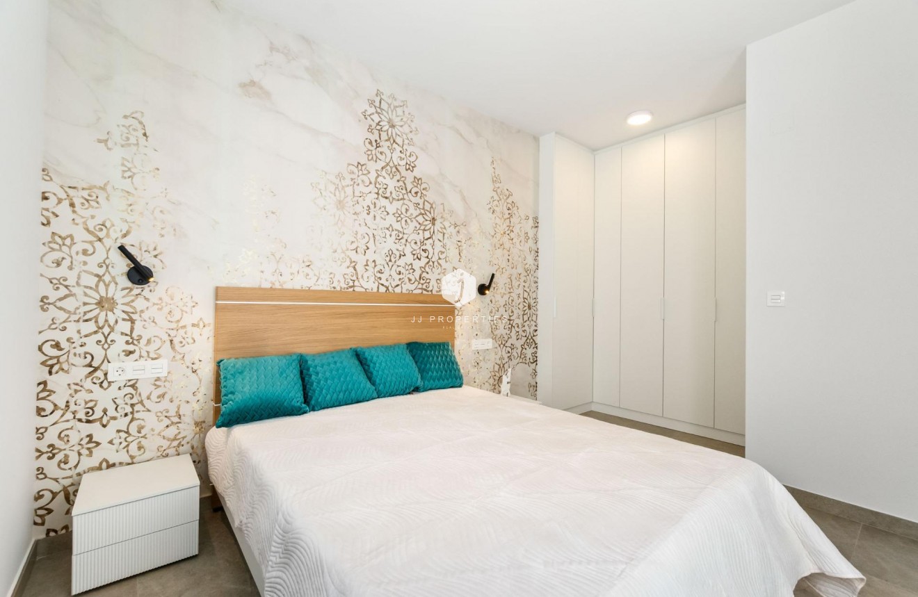 D'occasion - Appartement -
Torrevieja - Playa del Cura