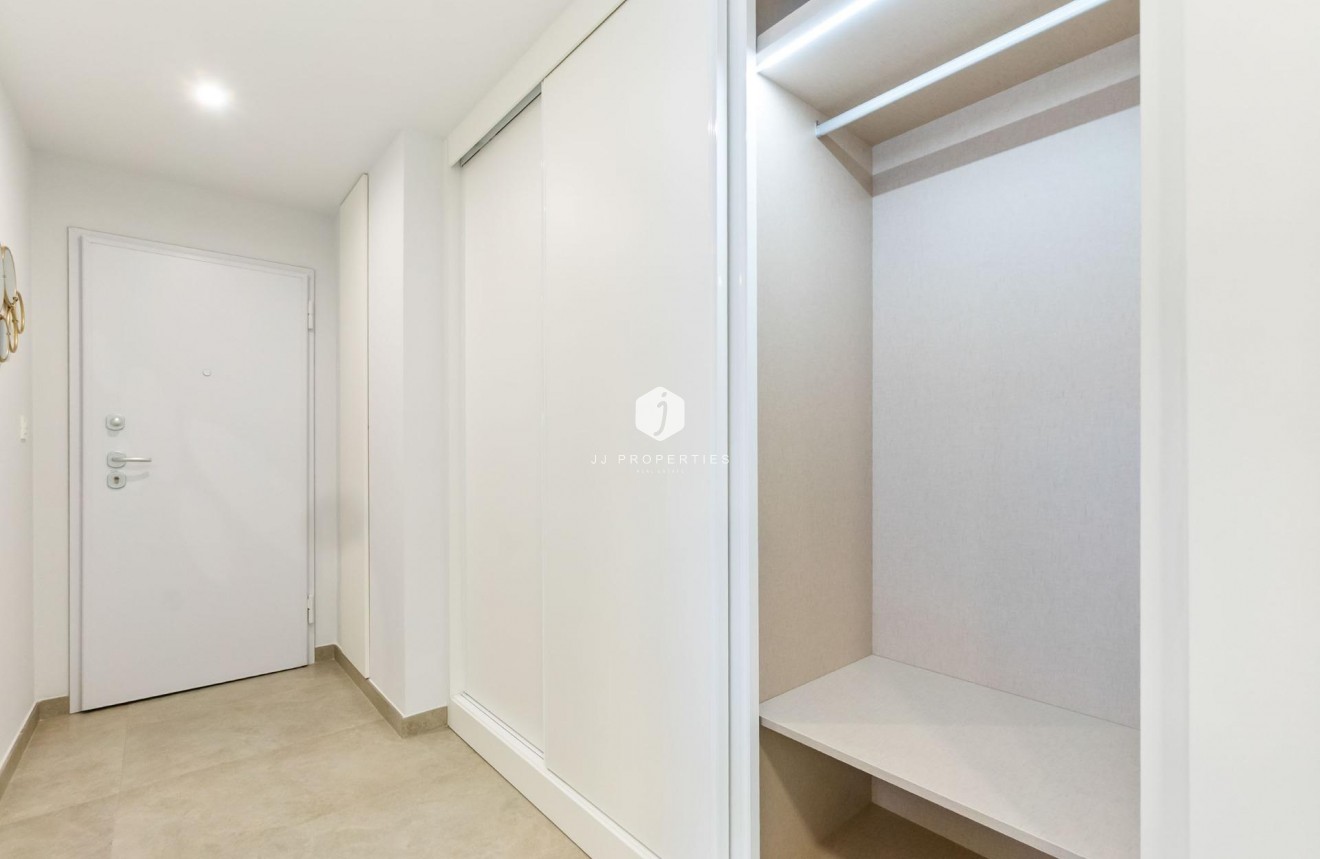 D'occasion - Appartement -
Torrevieja - Playa del Cura