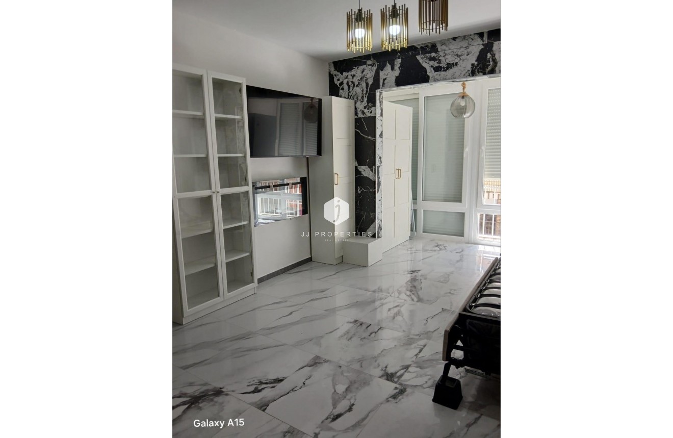 Tweedehands - Appartement / flat -
Torrevieja - Centro