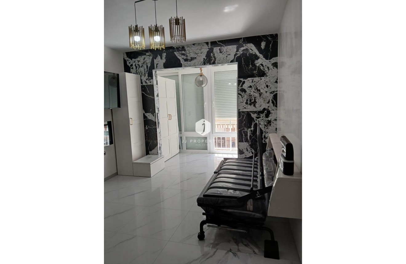Aus zweiter Hand - Wohnung -
Torrevieja - Centro