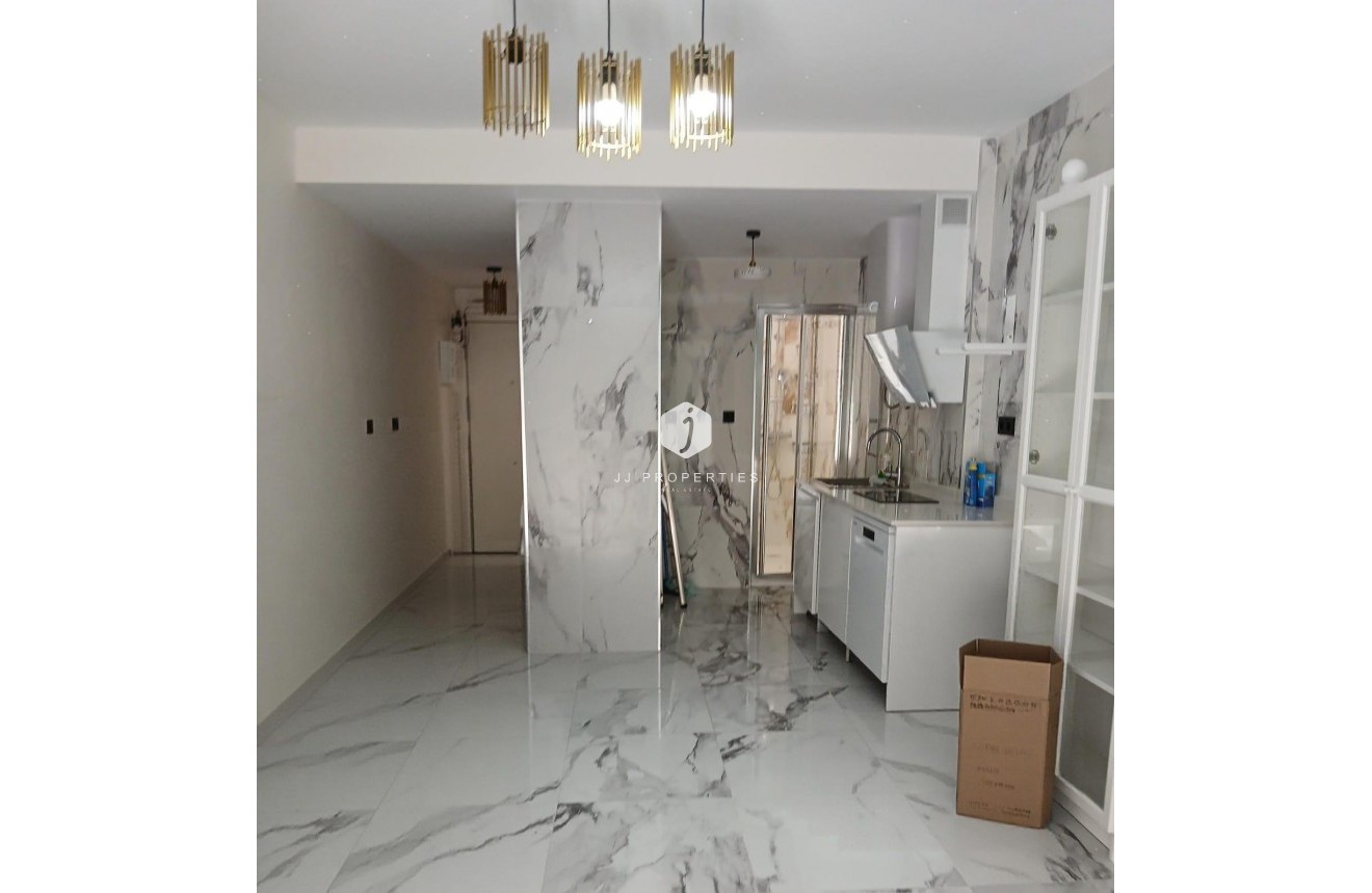 Aus zweiter Hand - Wohnung -
Torrevieja - Centro