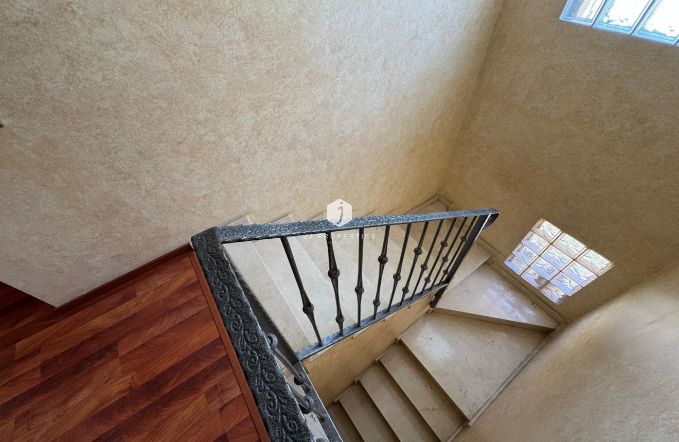 D'occasion - Villa -
Torrevieja - Zona Los Frutales