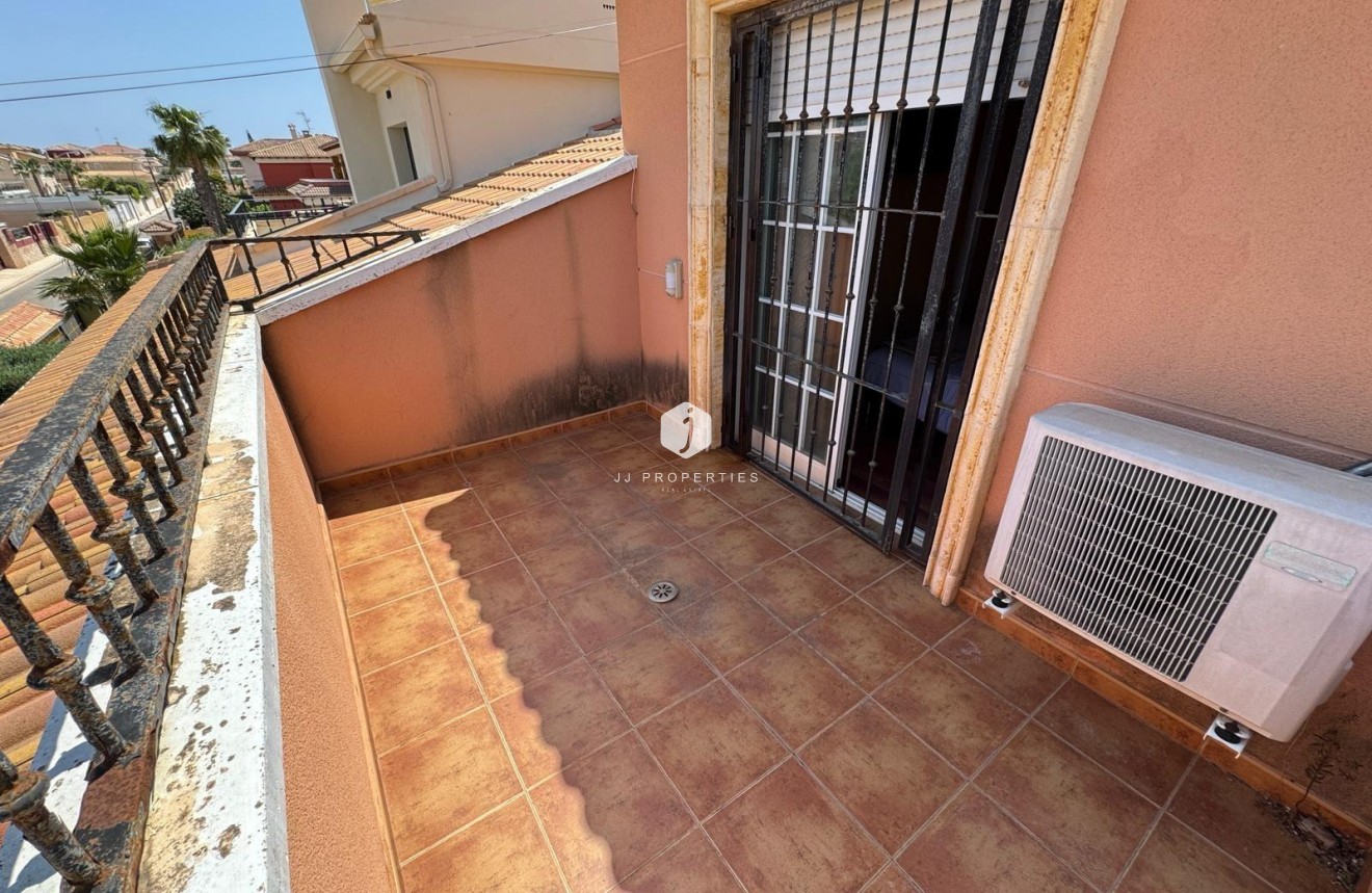 D'occasion - Villa -
Torrevieja - Zona Los Frutales