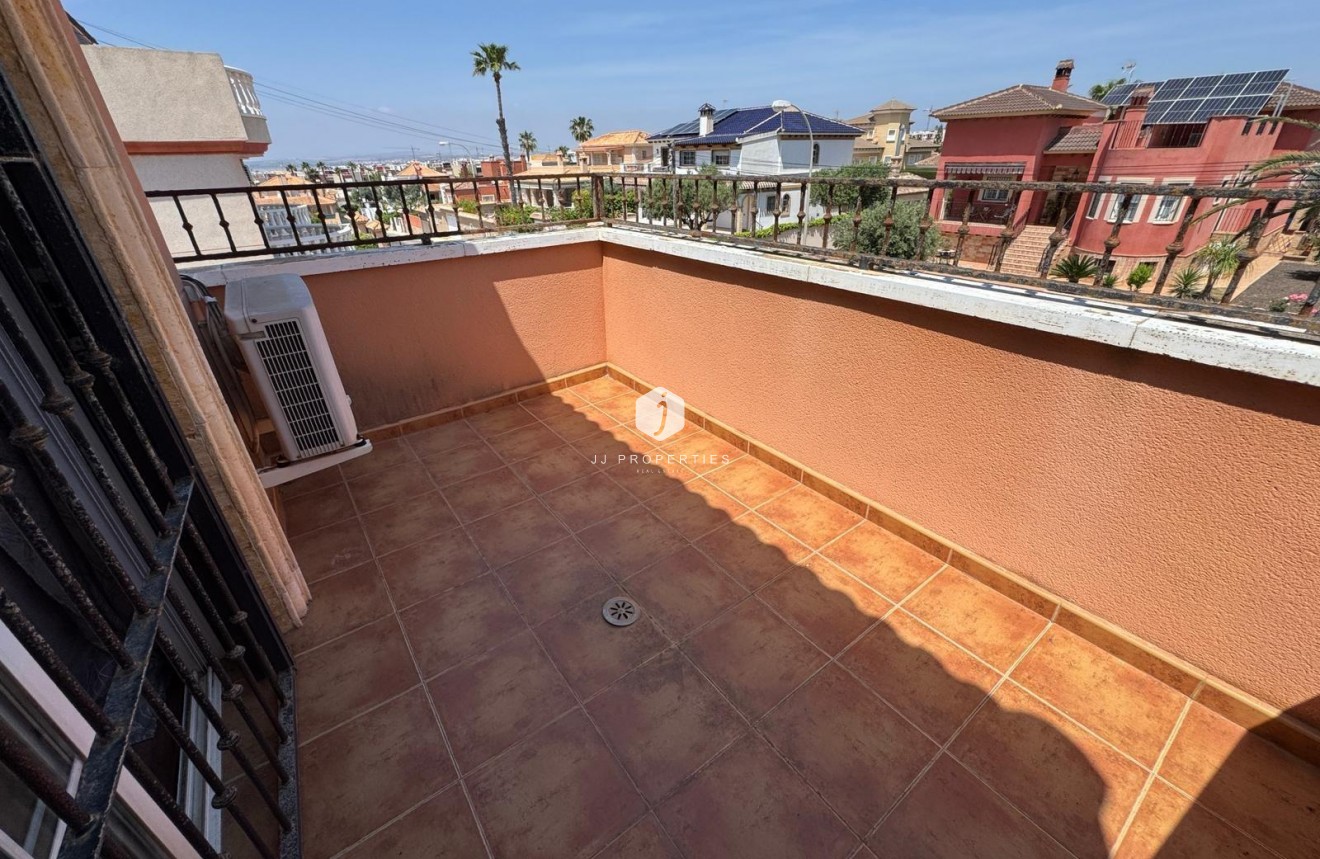 D'occasion - Villa -
Torrevieja - Zona Los Frutales