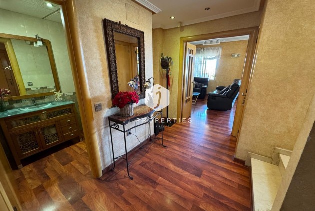 D'occasion - Villa -
Torrevieja - Zona Los Frutales
