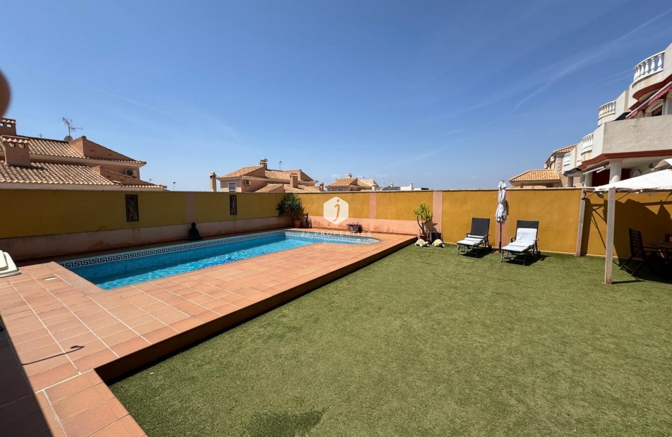 D'occasion - Villa -
Torrevieja - Zona Los Frutales
