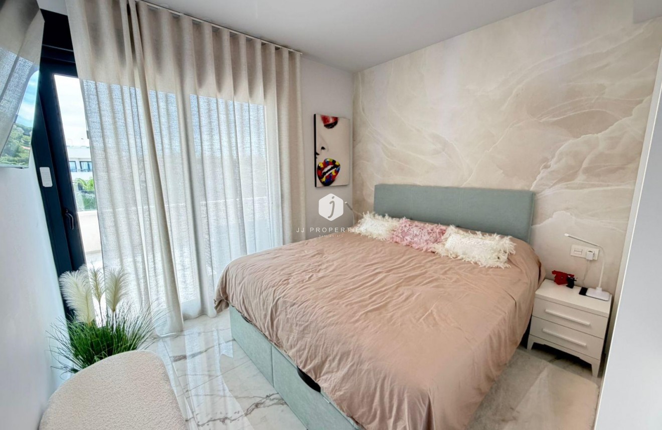 D'occasion - Attique -
Orihuela Costa - Los Almendros-la Florida