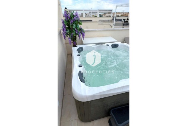 D'occasion - Attique -
Orihuela Costa - Los Almendros-la Florida