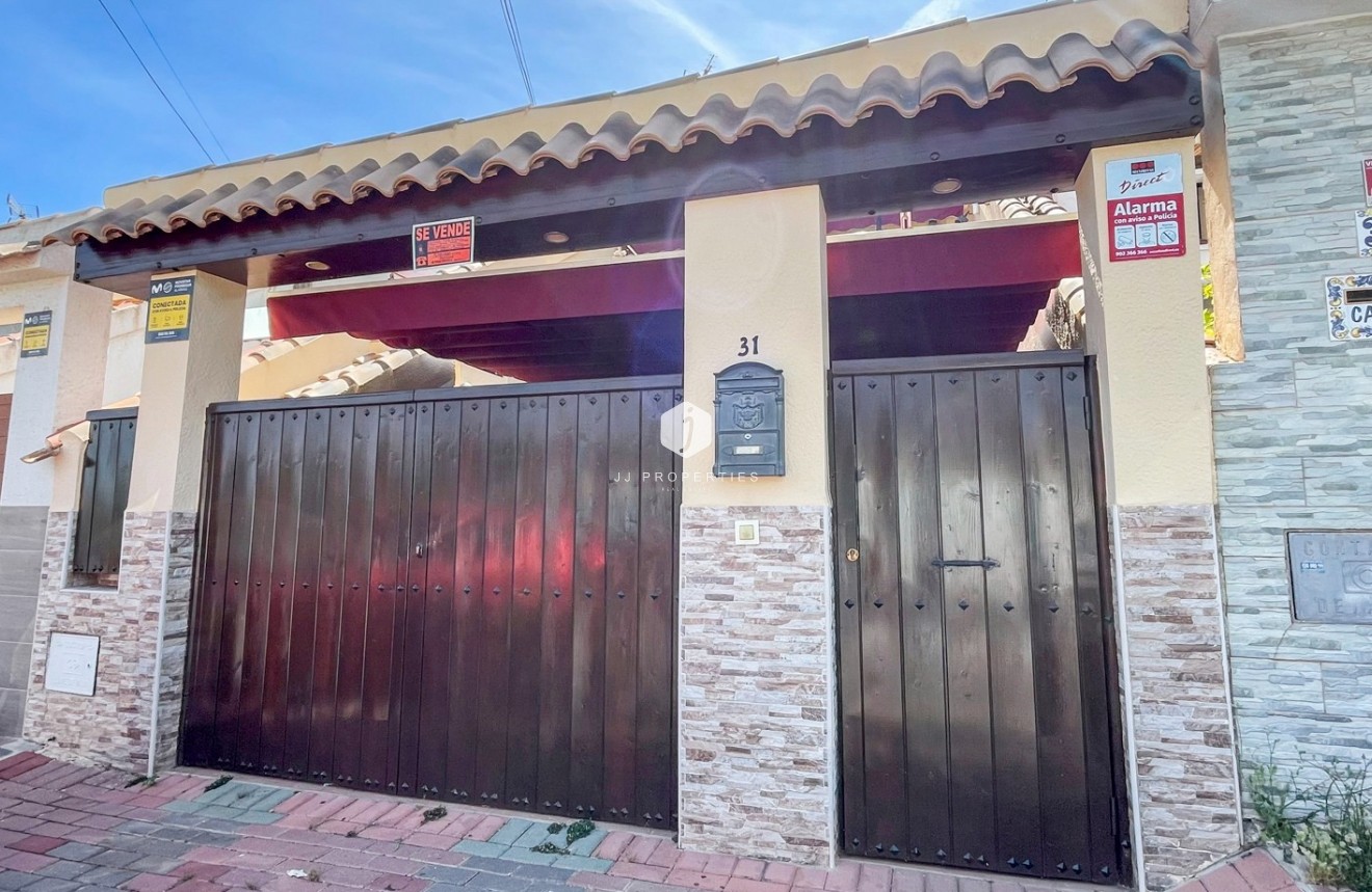 Resale - Chalet -
Torrevieja - Costa Blanca