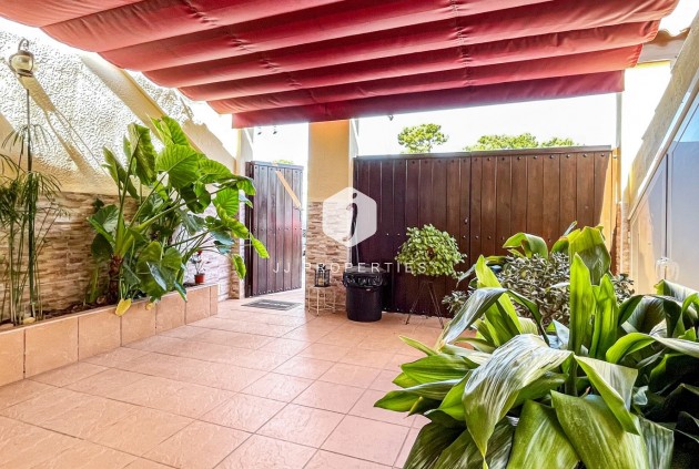 Resale - Chalet -
Torrevieja - Costa Blanca