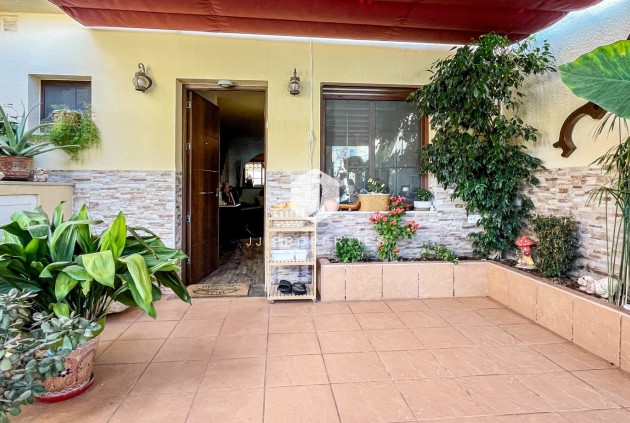 Resale - Chalet -
Torrevieja - Costa Blanca
