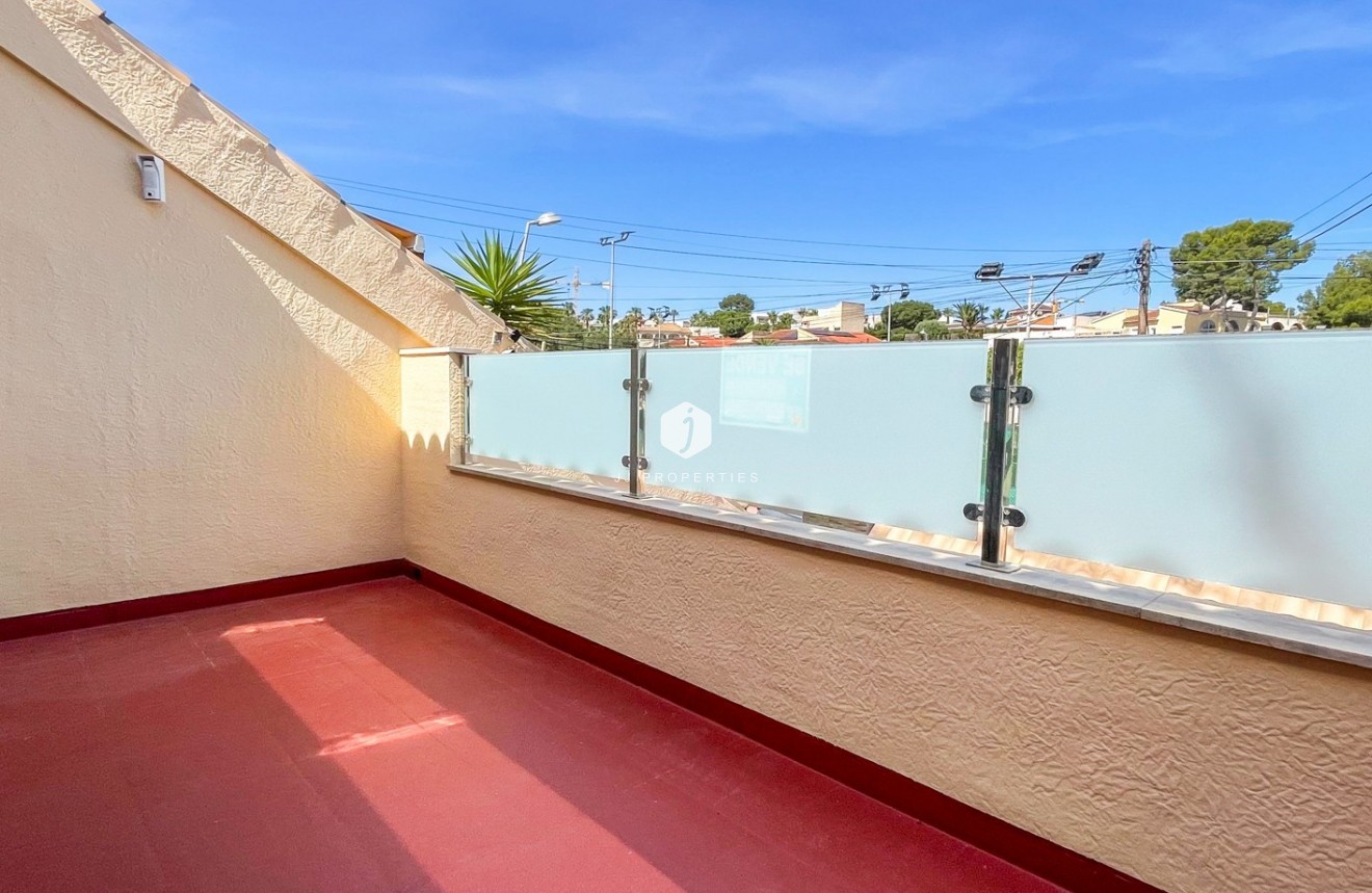 Resale - Chalet -
Torrevieja - Costa Blanca