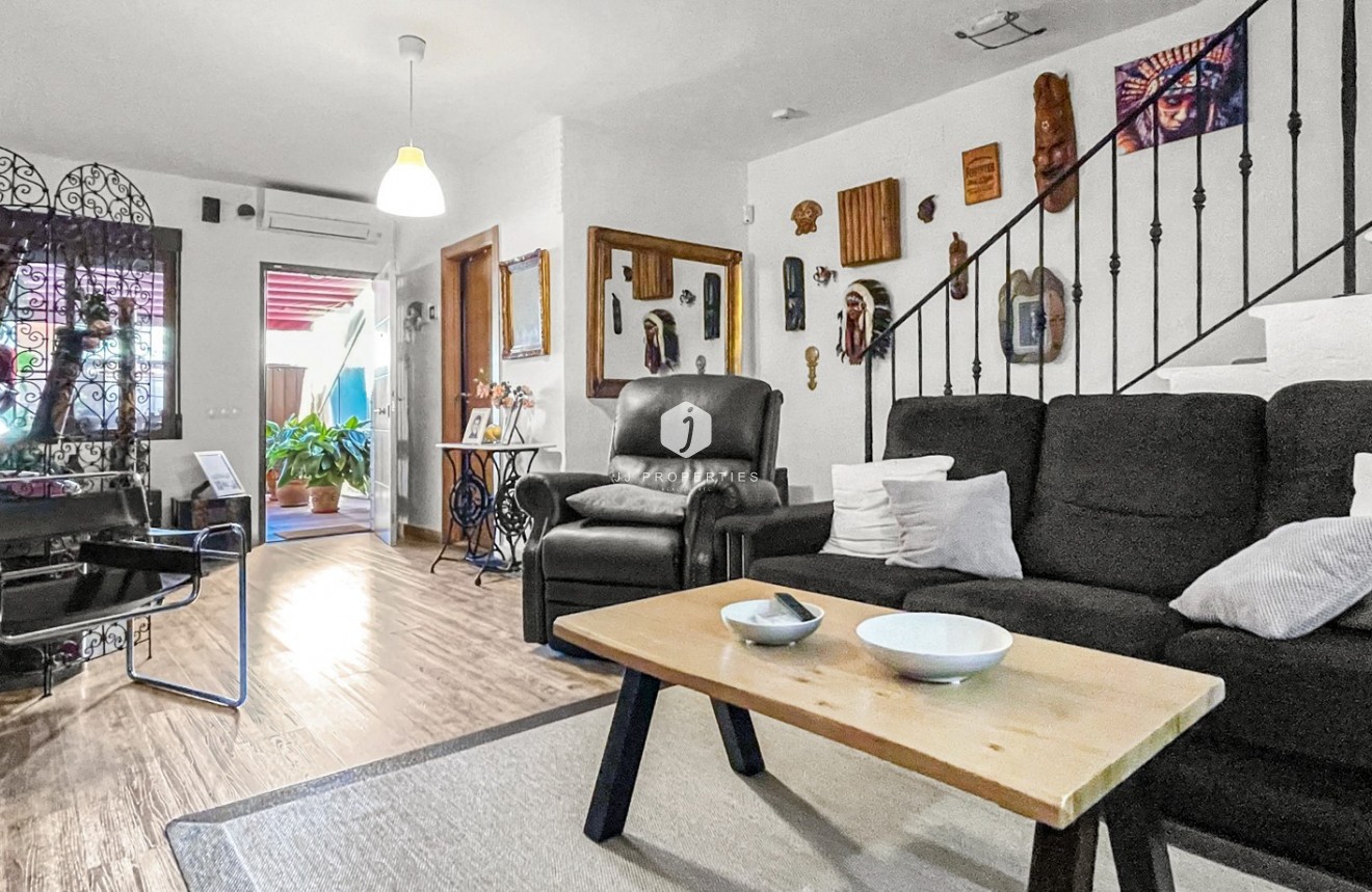 Resale - Chalet -
Torrevieja - Costa Blanca