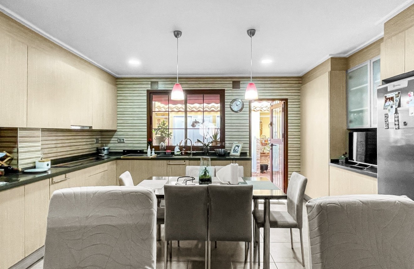 Resale - Chalet -
Torrevieja - Costa Blanca