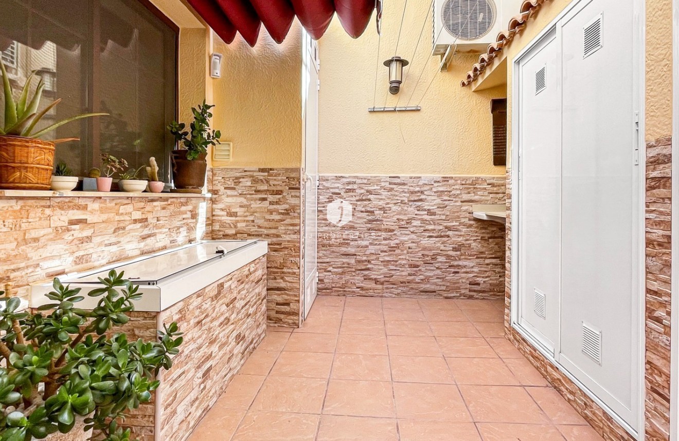 Resale - Chalet -
Torrevieja - Costa Blanca