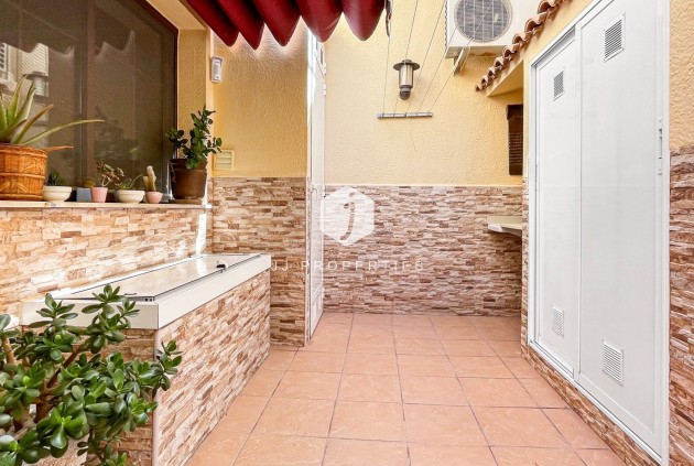 Resale - Chalet -
Torrevieja - Costa Blanca