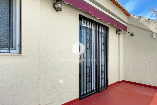 Resale - Chalet -
Torrevieja - Costa Blanca