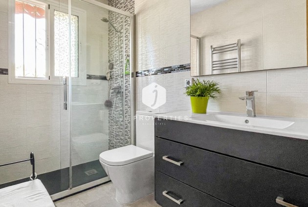 Resale - Chalet -
Torrevieja - Costa Blanca