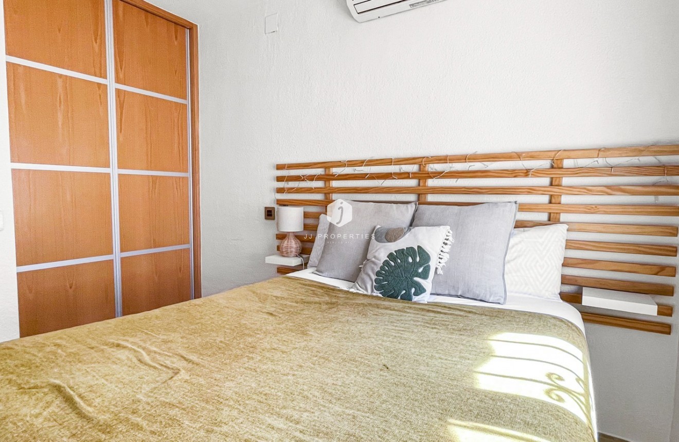 Resale - Chalet -
Torrevieja - Costa Blanca