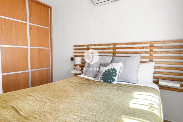 Resale - Chalet -
Torrevieja - Costa Blanca
