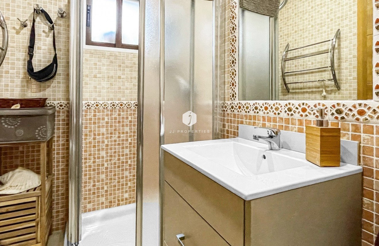 Resale - Chalet -
Torrevieja - Costa Blanca