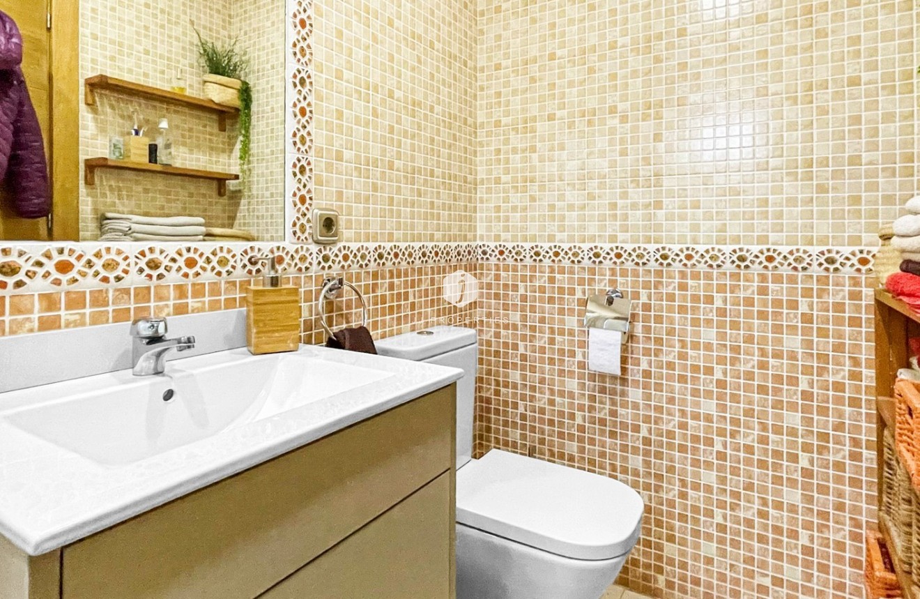 Resale - Chalet -
Torrevieja - Costa Blanca