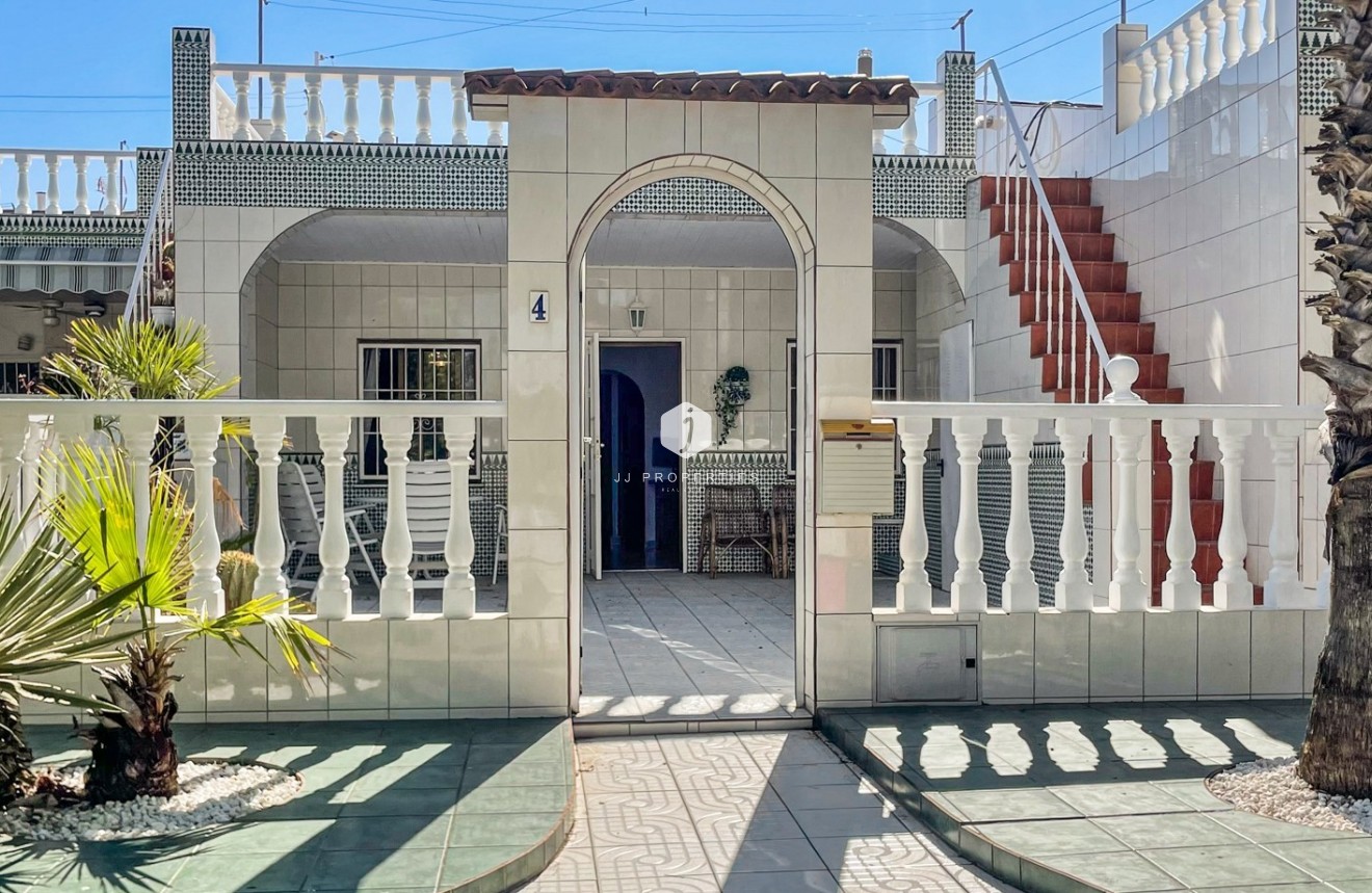 Resale - Chalet -
Torrevieja - Costa Blanca