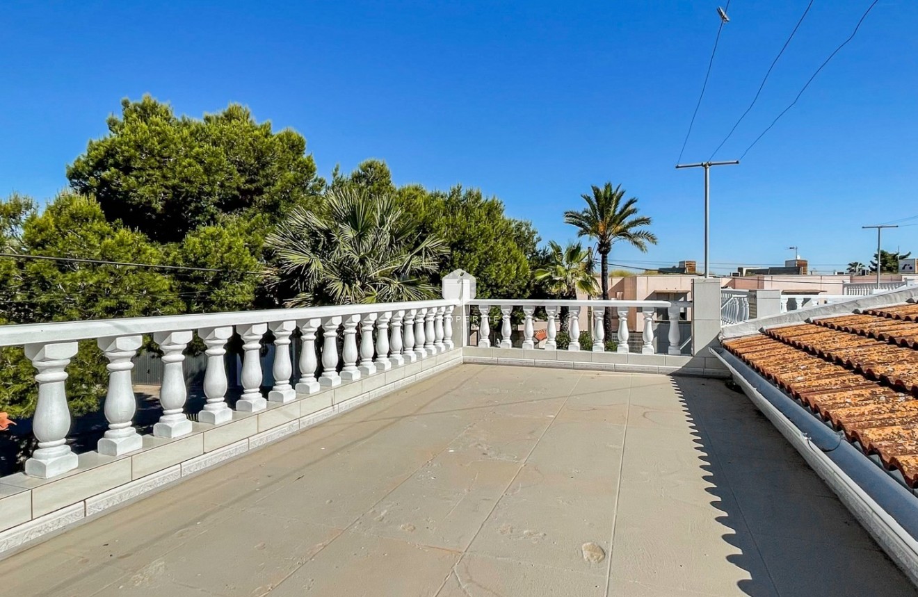 Resale - Chalet -
Torrevieja - Costa Blanca