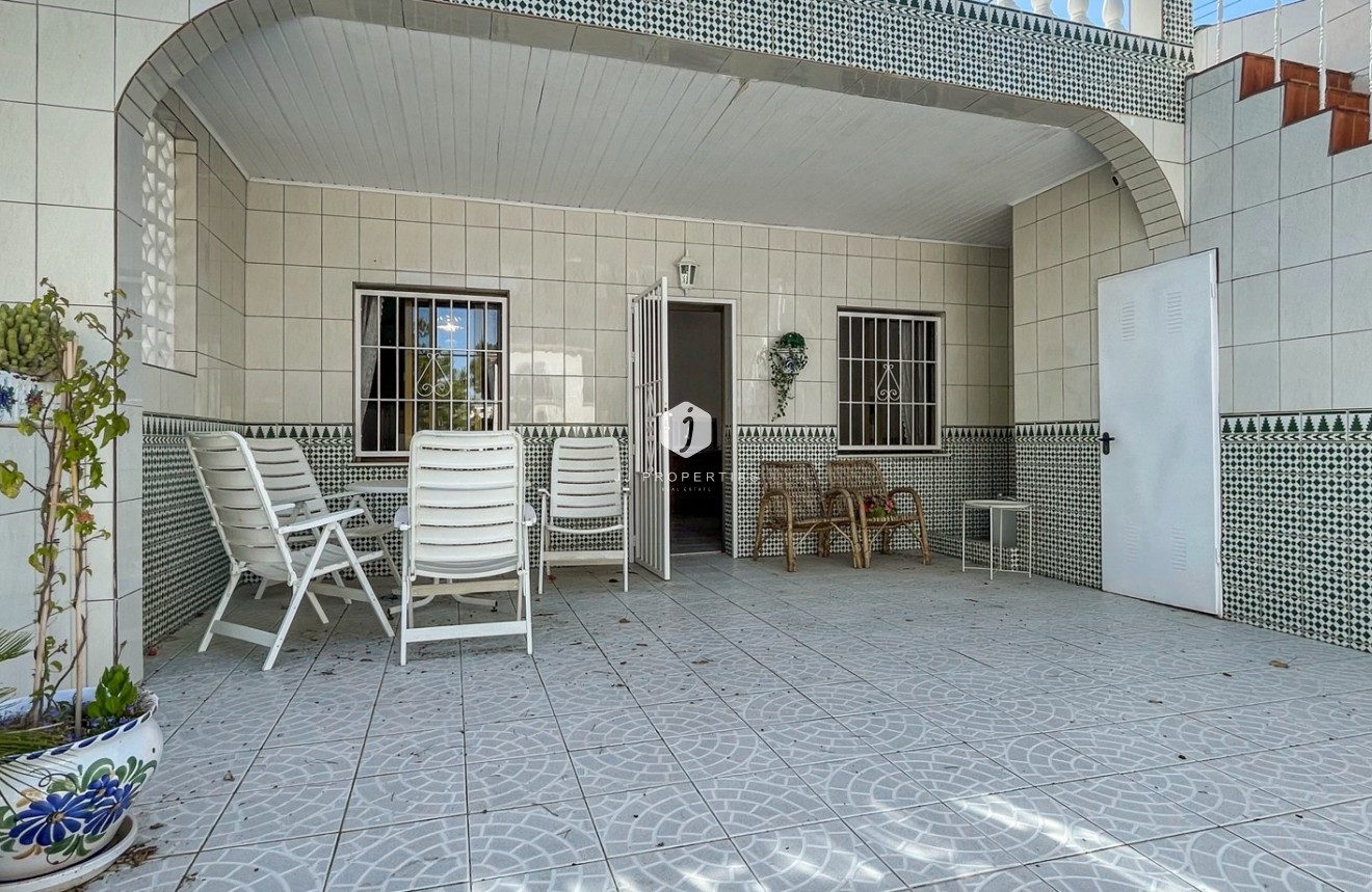 Resale - Chalet -
Torrevieja - Costa Blanca