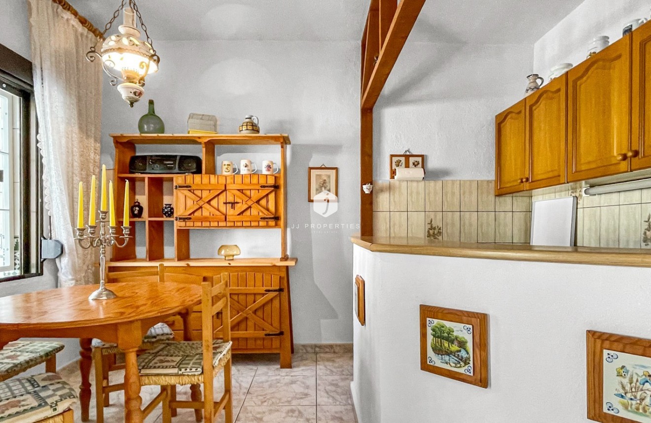Resale - Chalet -
Torrevieja - Costa Blanca