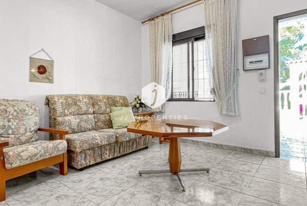 Resale - Chalet -
Torrevieja - Costa Blanca