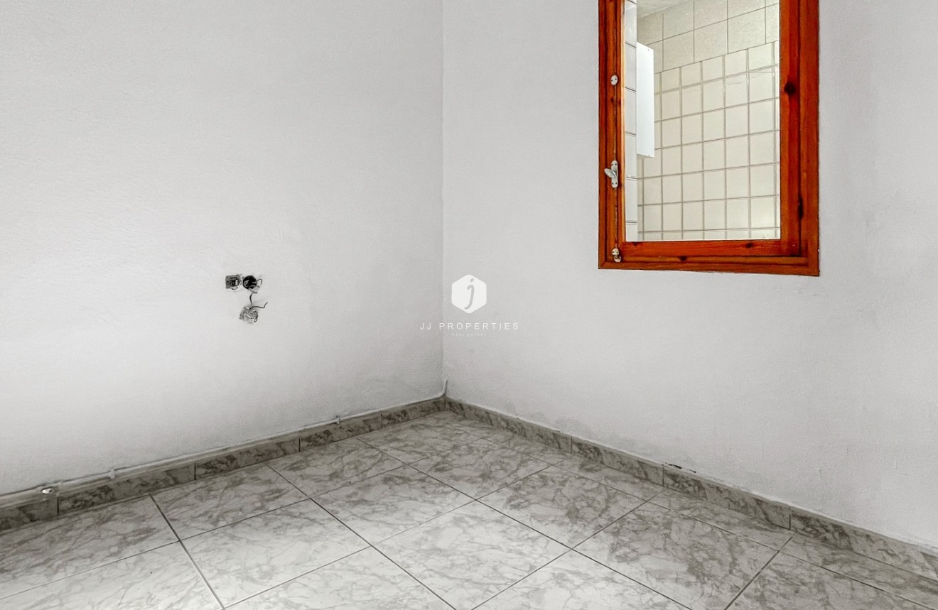 Resale - Chalet -
Torrevieja - Costa Blanca