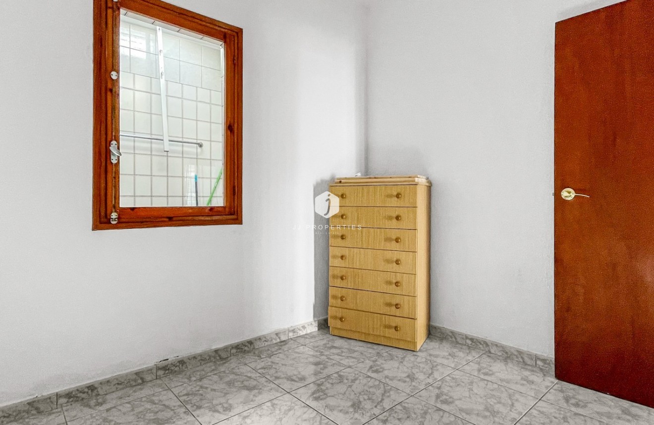 Resale - Chalet -
Torrevieja - Costa Blanca