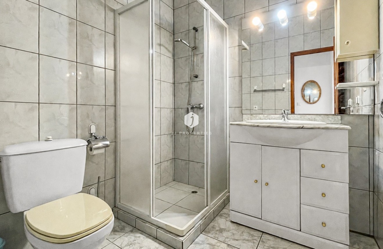 Resale - Chalet -
Torrevieja - Costa Blanca