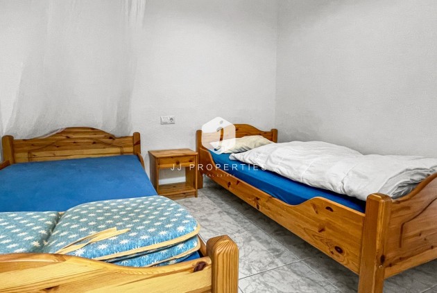 Resale - Chalet -
Torrevieja - Costa Blanca