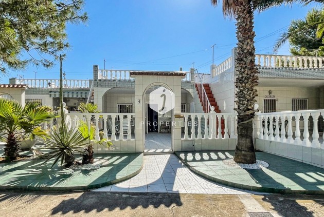 Resale - Chalet -
Torrevieja - Costa Blanca