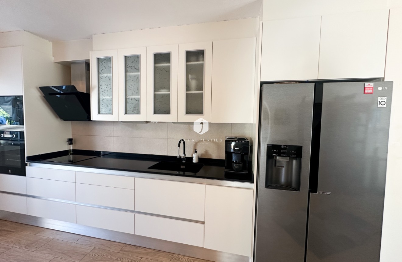 Resale - Chalet -
Torrevieja - Costa Blanca