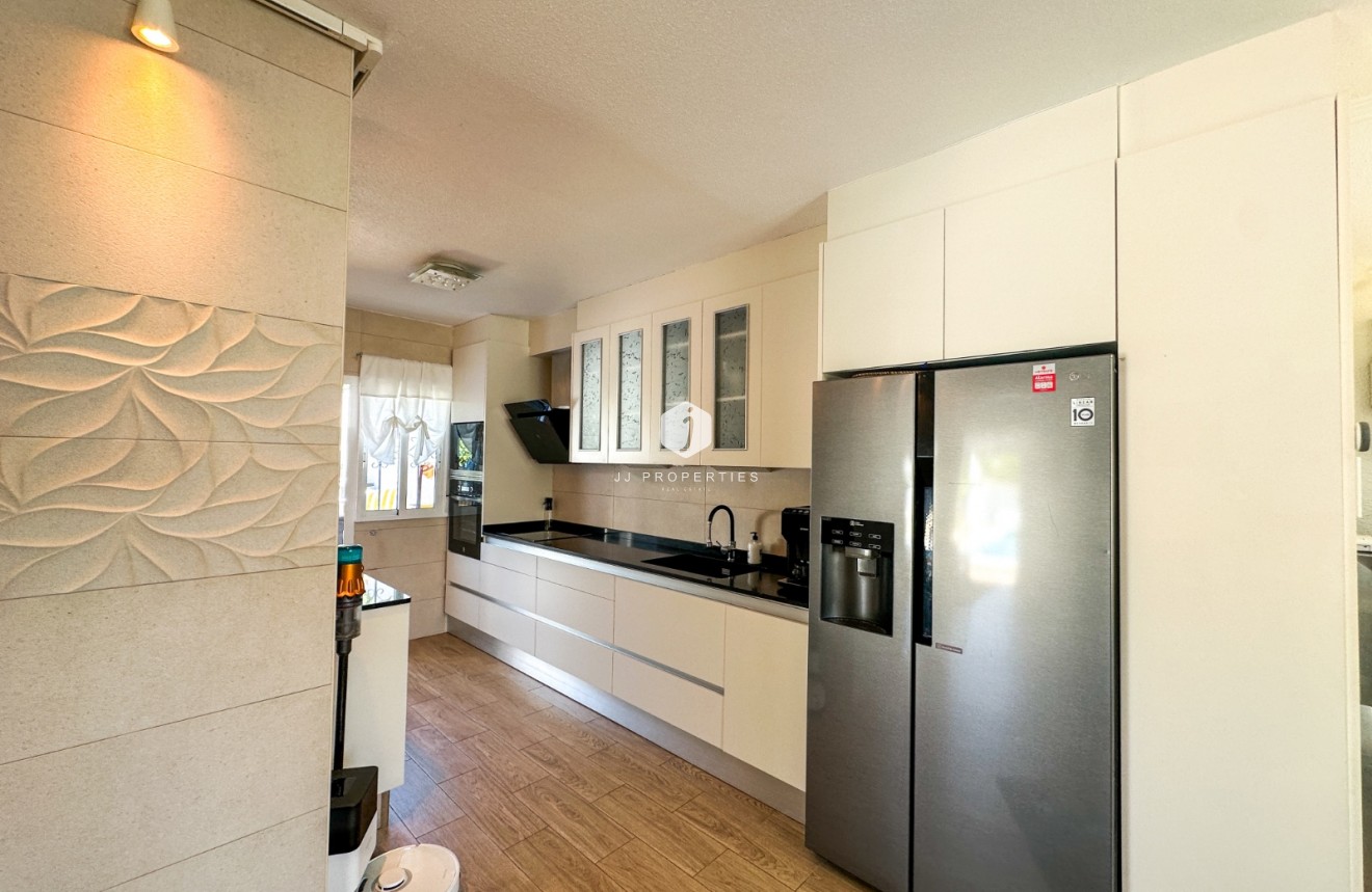 Resale - Chalet -
Torrevieja - Costa Blanca