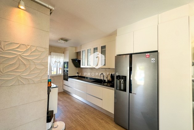 Resale - Chalet -
Torrevieja - Costa Blanca