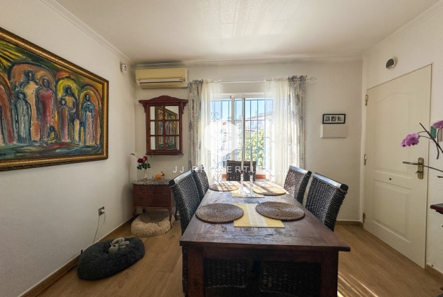 Resale - Chalet -
Torrevieja - Costa Blanca