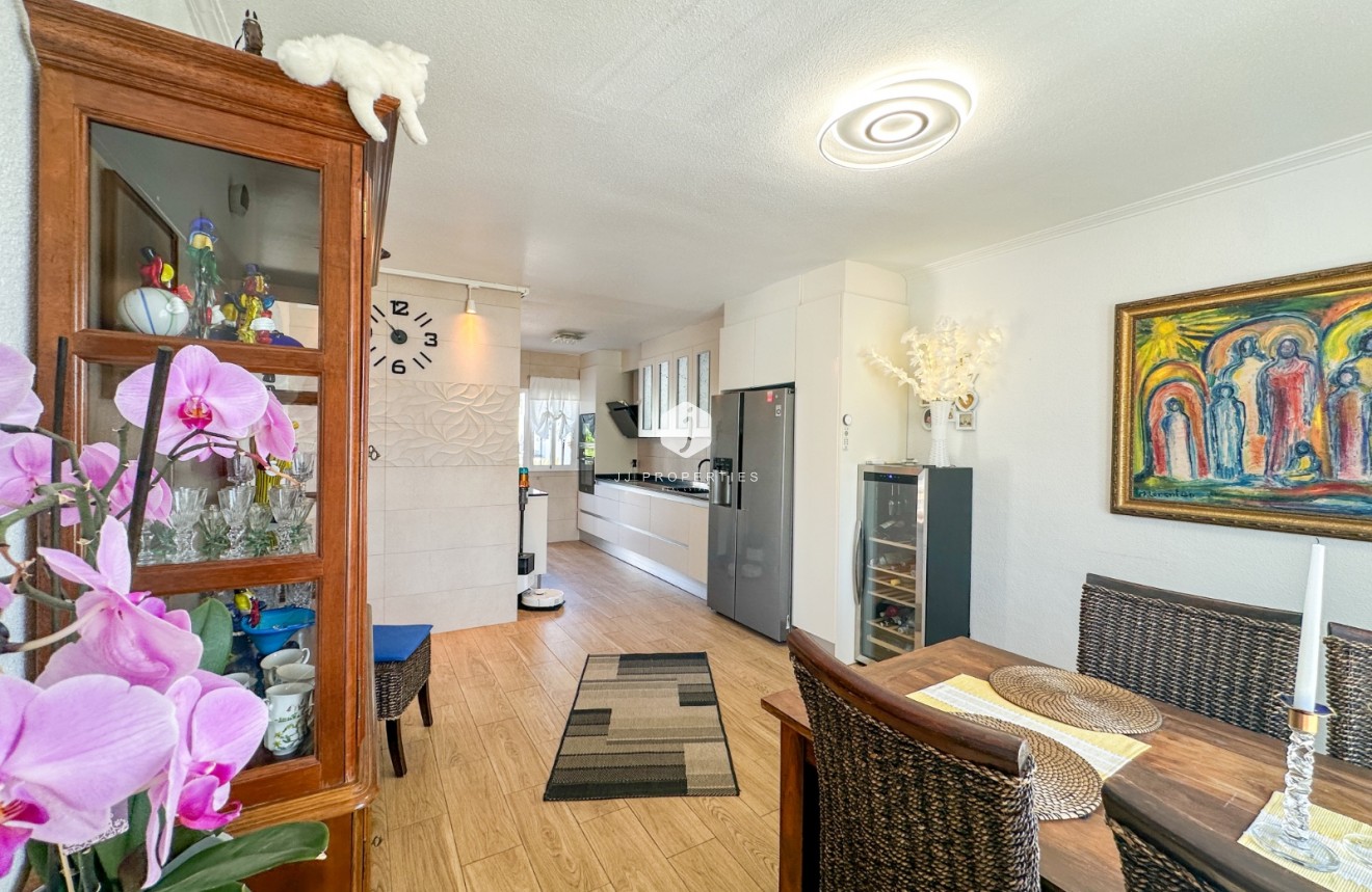 Resale - Chalet -
Torrevieja - Costa Blanca